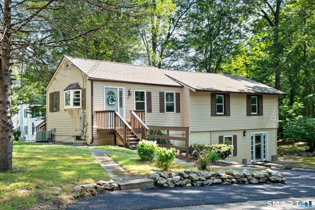 17 Ireland Drive, Coventry, CT 06238