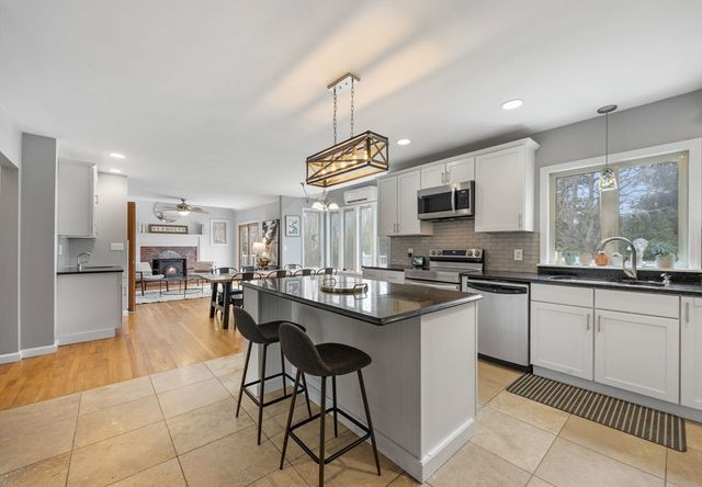 16 Ellisville Rd, Plymouth, MA 02360