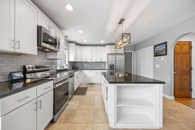 16 Ellisville Rd, Plymouth, MA 02360