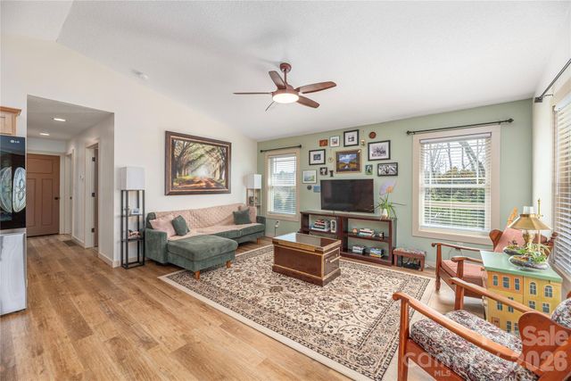 20 Golden Tree Lane, Asheville, NC 28806