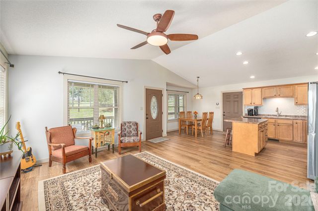 20 Golden Tree Lane, Asheville, NC 28806