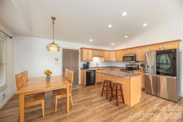 20 Golden Tree Lane, Asheville, NC 28806