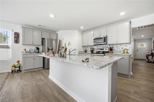 236 Landview LN, Franklin, VA 23851