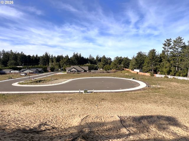 1080 PARK Pl, Coos Bay, OR 97420