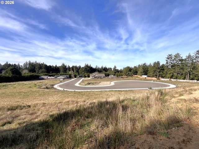 1080 PARK Pl, Coos Bay, OR 97420