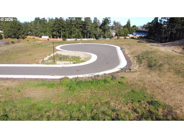 1080 PARK Pl, Coos Bay, OR 97420