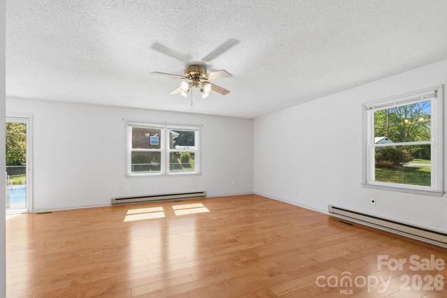 1480 21st Street NE, Hickory, NC 28601