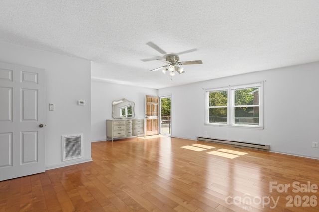 1480 21st Street NE, Hickory, NC 28601