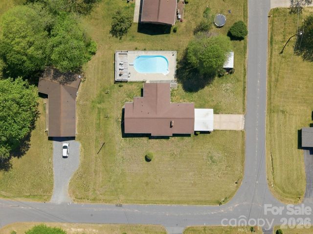 1480 21st Street NE, Hickory, NC 28601