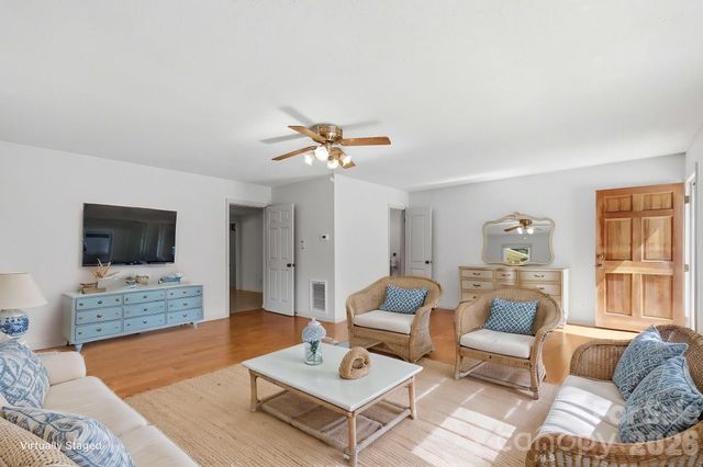 1480 21st Street NE, Hickory, NC 28601