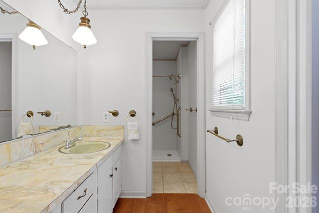 1480 21st Street NE, Hickory, NC 28601