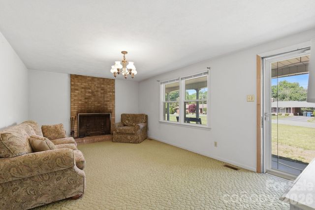 1480 21st Street NE, Hickory, NC 28601