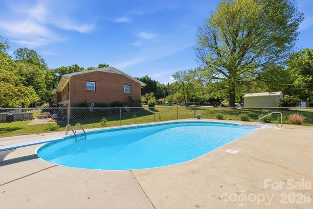 1480 21st Street NE, Hickory, NC 28601