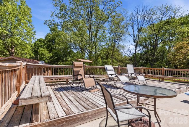 1480 21st Street NE, Hickory, NC 28601