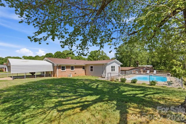 1480 21st Street NE, Hickory, NC 28601