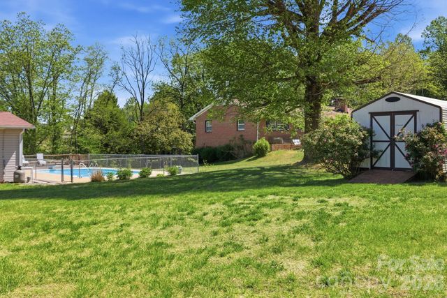 1480 21st Street NE, Hickory, NC 28601