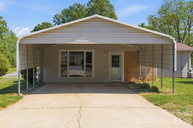 1480 21st Street NE, Hickory, NC 28601
