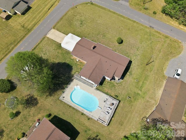 1480 21st Street NE, Hickory, NC 28601