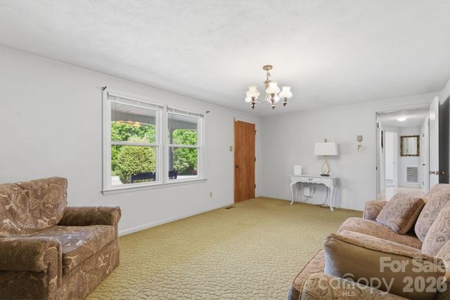 1480 21st Street NE, Hickory, NC 28601