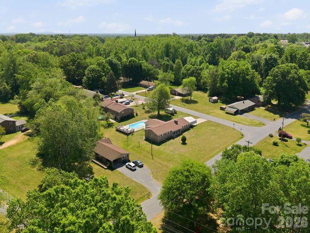 1480 21st Street NE, Hickory, NC 28601