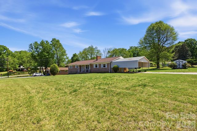 1480 21st Street NE, Hickory, NC 28601