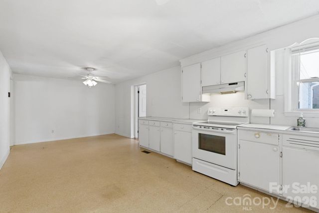 1480 21st Street NE, Hickory, NC 28601