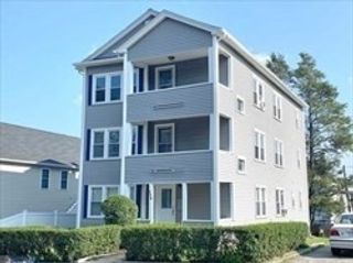 124 Heywood St 2, Worcester, MA 01604