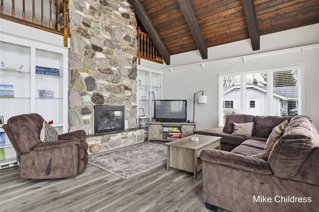 6390 Lakeshore Drive, Saranac, MI 48881