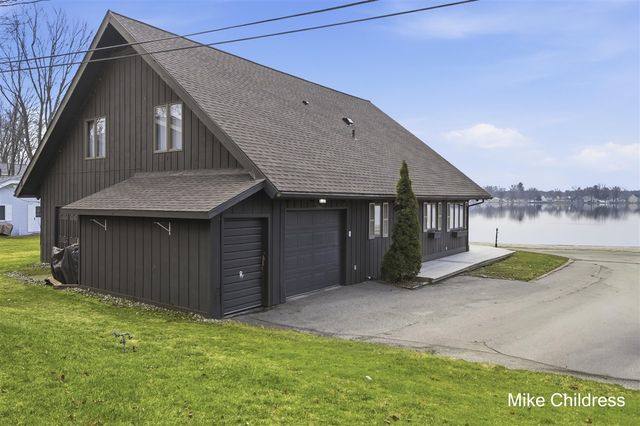 6390 Lakeshore Drive, Saranac, MI 48881