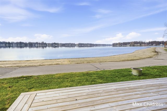 6390 Lakeshore Drive, Saranac, MI 48881