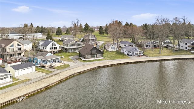 6390 Lakeshore Drive, Saranac, MI 48881