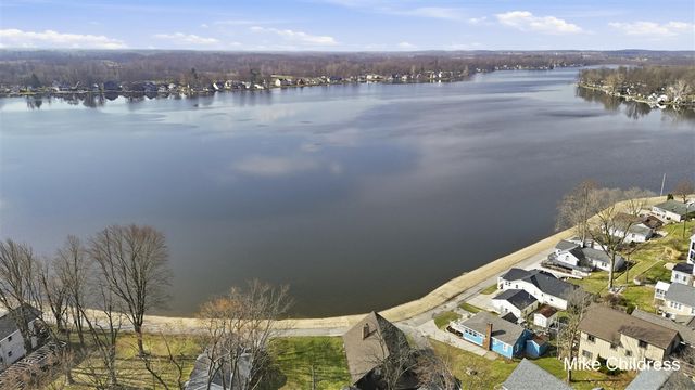 6390 Lakeshore Drive, Saranac, MI 48881