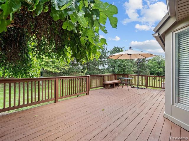 37670 Kingsburn Drive, Livonia, MI 48152