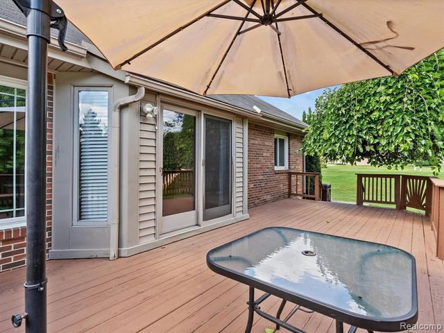 37670 Kingsburn Drive, Livonia, MI 48152