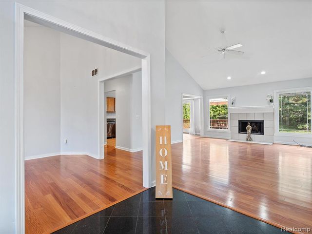 37670 Kingsburn Drive, Livonia, MI 48152