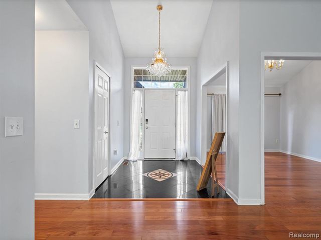 37670 Kingsburn Drive, Livonia, MI 48152