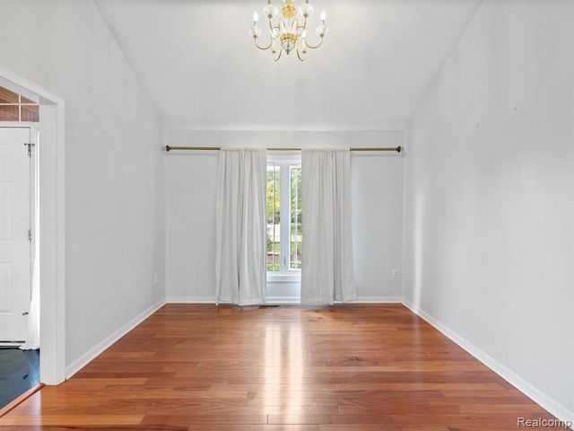 37670 Kingsburn Drive, Livonia, MI 48152