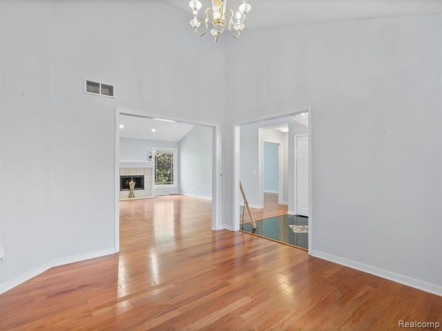 37670 Kingsburn Drive, Livonia, MI 48152