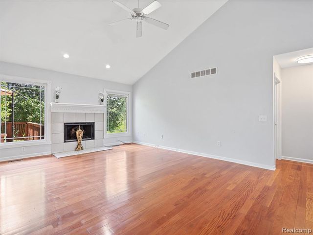 37670 Kingsburn Drive, Livonia, MI 48152