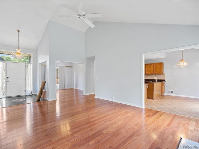 37670 Kingsburn Drive, Livonia, MI 48152