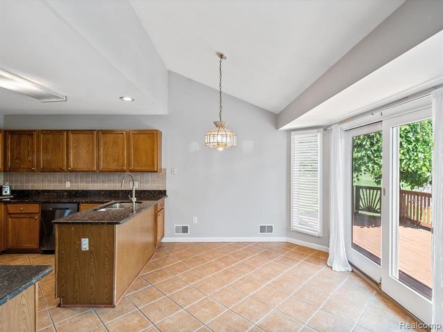 37670 Kingsburn Drive, Livonia, MI 48152