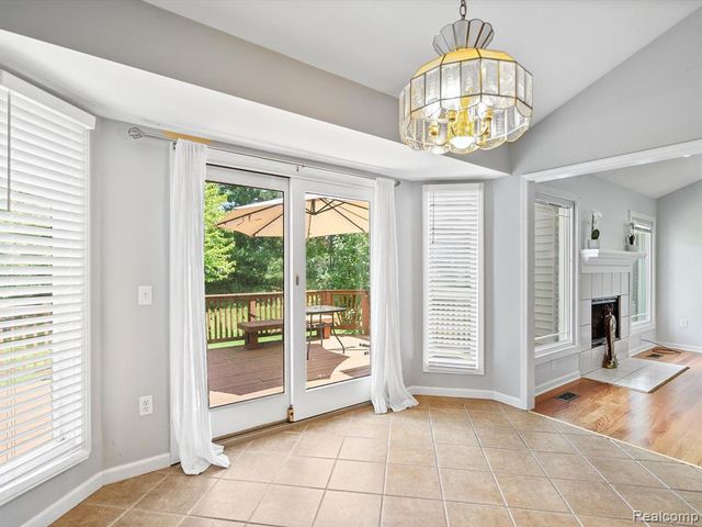 37670 Kingsburn Drive, Livonia, MI 48152