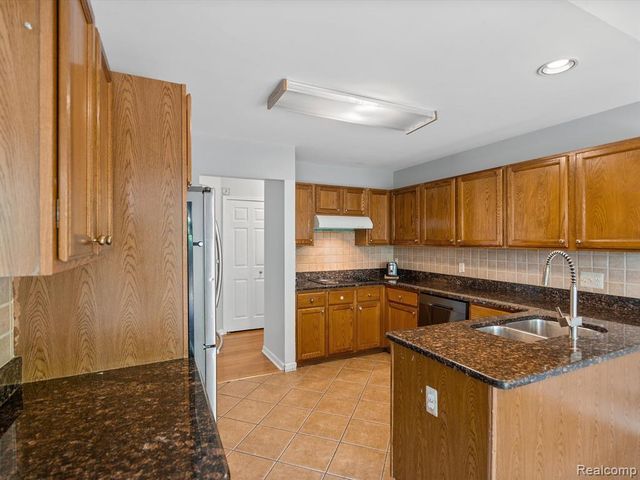 37670 Kingsburn Drive, Livonia, MI 48152