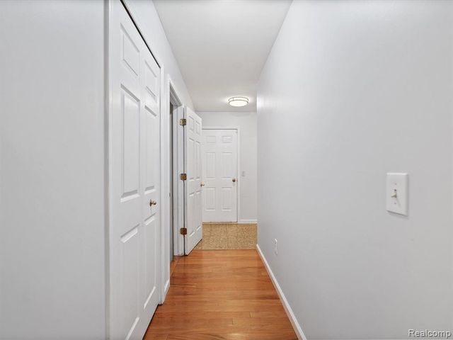 37670 Kingsburn Drive, Livonia, MI 48152