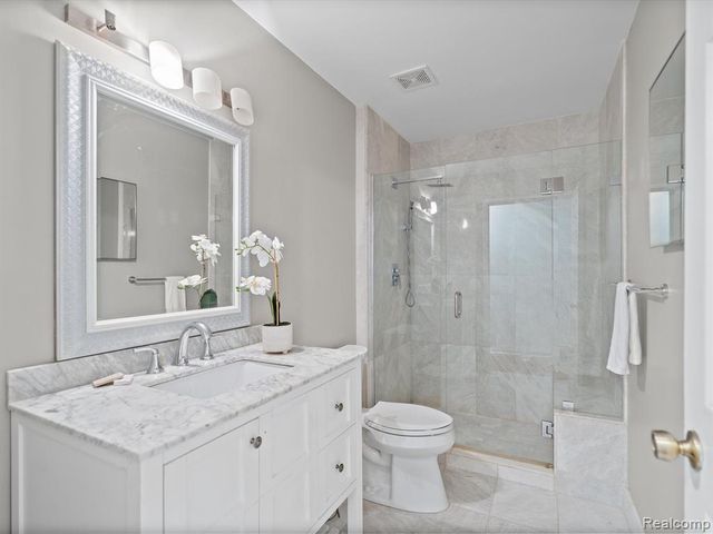 37670 Kingsburn Drive, Livonia, MI 48152