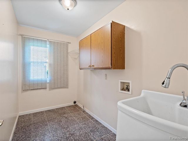 37670 Kingsburn Drive, Livonia, MI 48152