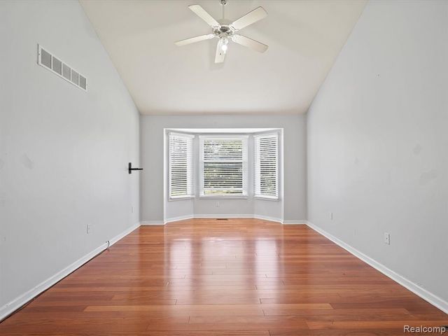 37670 Kingsburn Drive, Livonia, MI 48152