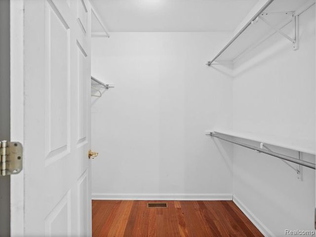 37670 Kingsburn Drive, Livonia, MI 48152