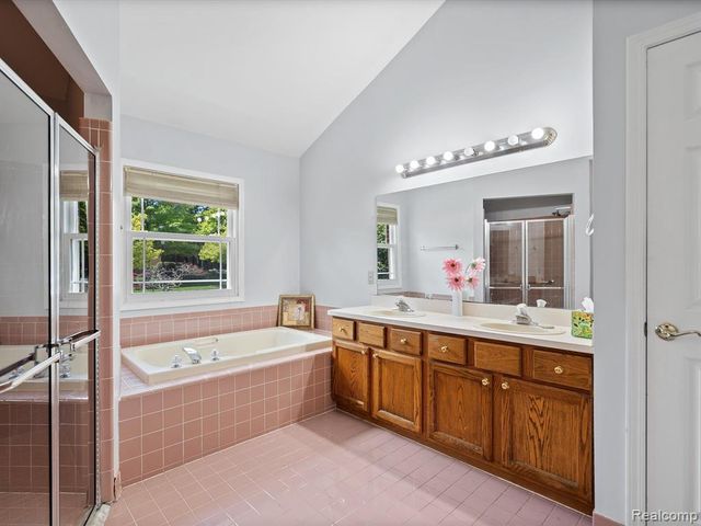 37670 Kingsburn Drive, Livonia, MI 48152