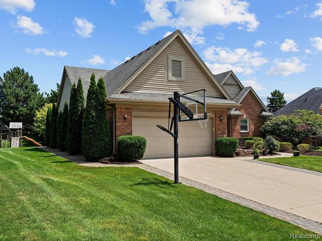 37670 Kingsburn Drive, Livonia, MI 48152